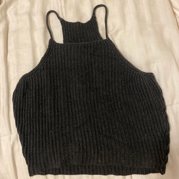 charcoal cropped halter top - Picture 3 of 4